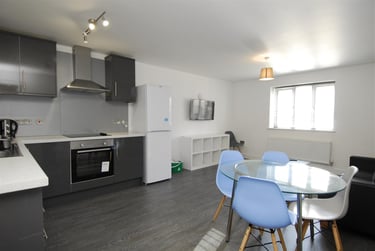 2 bed flat, Belgrave Lane, Mutley, Plymouth, PL47DA - Image 1